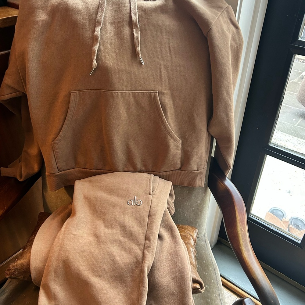 Alo Cozy Pullover Hoodie and Sweatpants Set - Brown